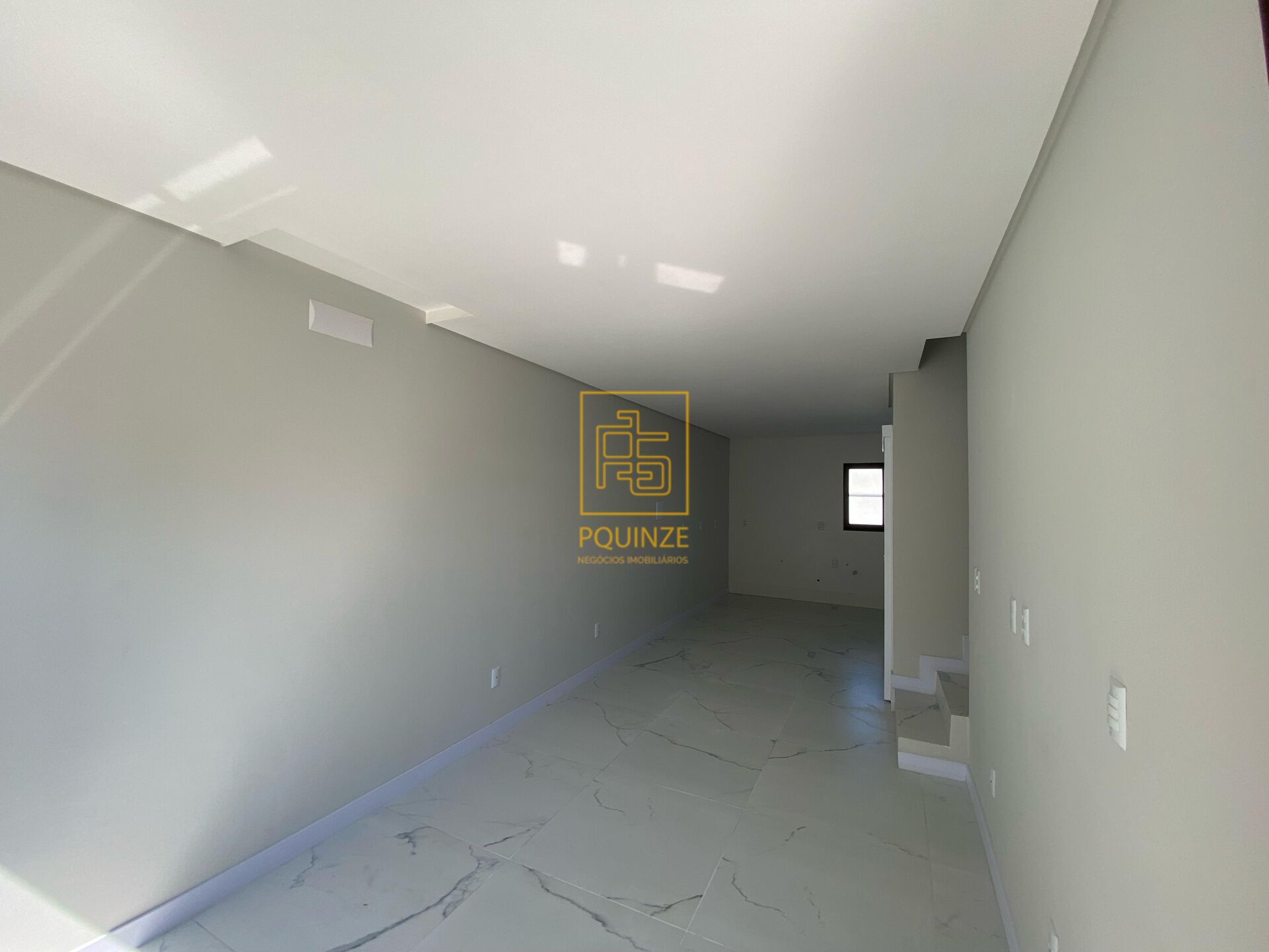 Sobrado com piscina apenas 350 metros do mar em Piçarras. — foto 3