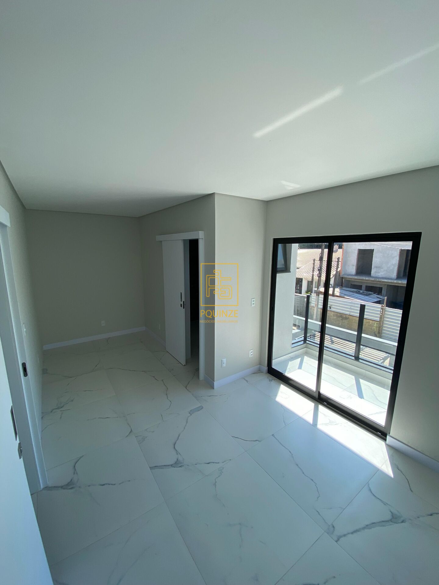 Sobrado com piscina apenas 350 metros do mar em Piçarras. — foto 6