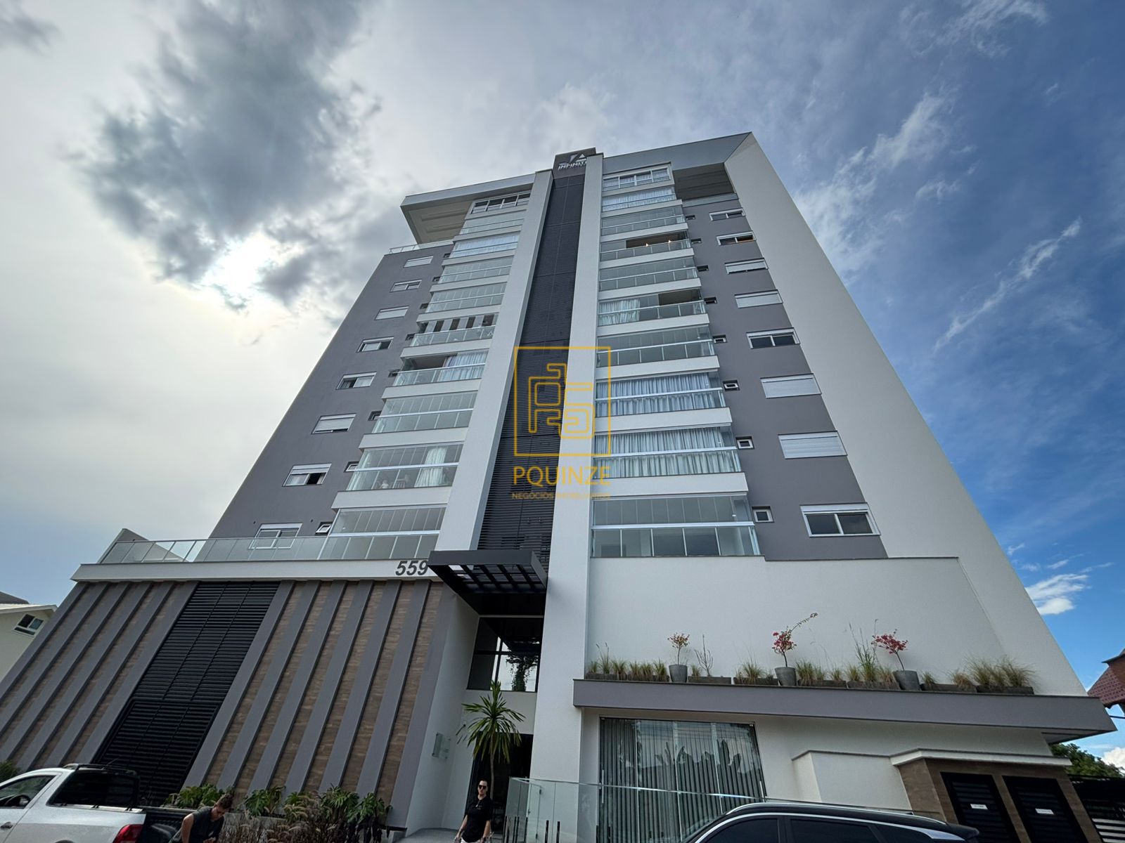 Apartamento com 3 suítes no coração de Timbó - foto 1