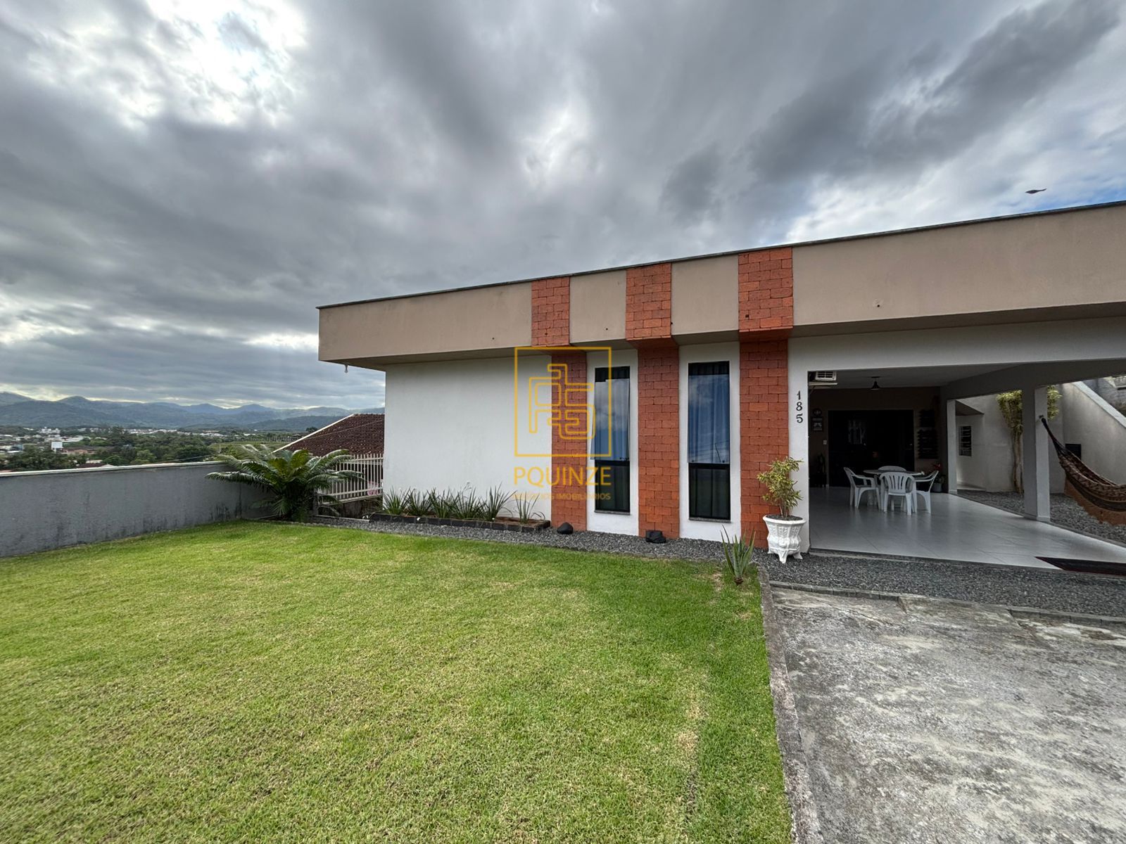 Linda casa com terraço e área de festa no Carijós - foto 1