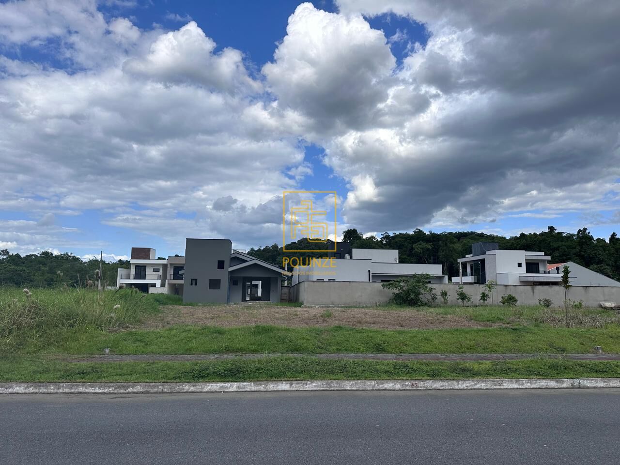 Terreno de 300m no Padre Martinho Stein - foto 1