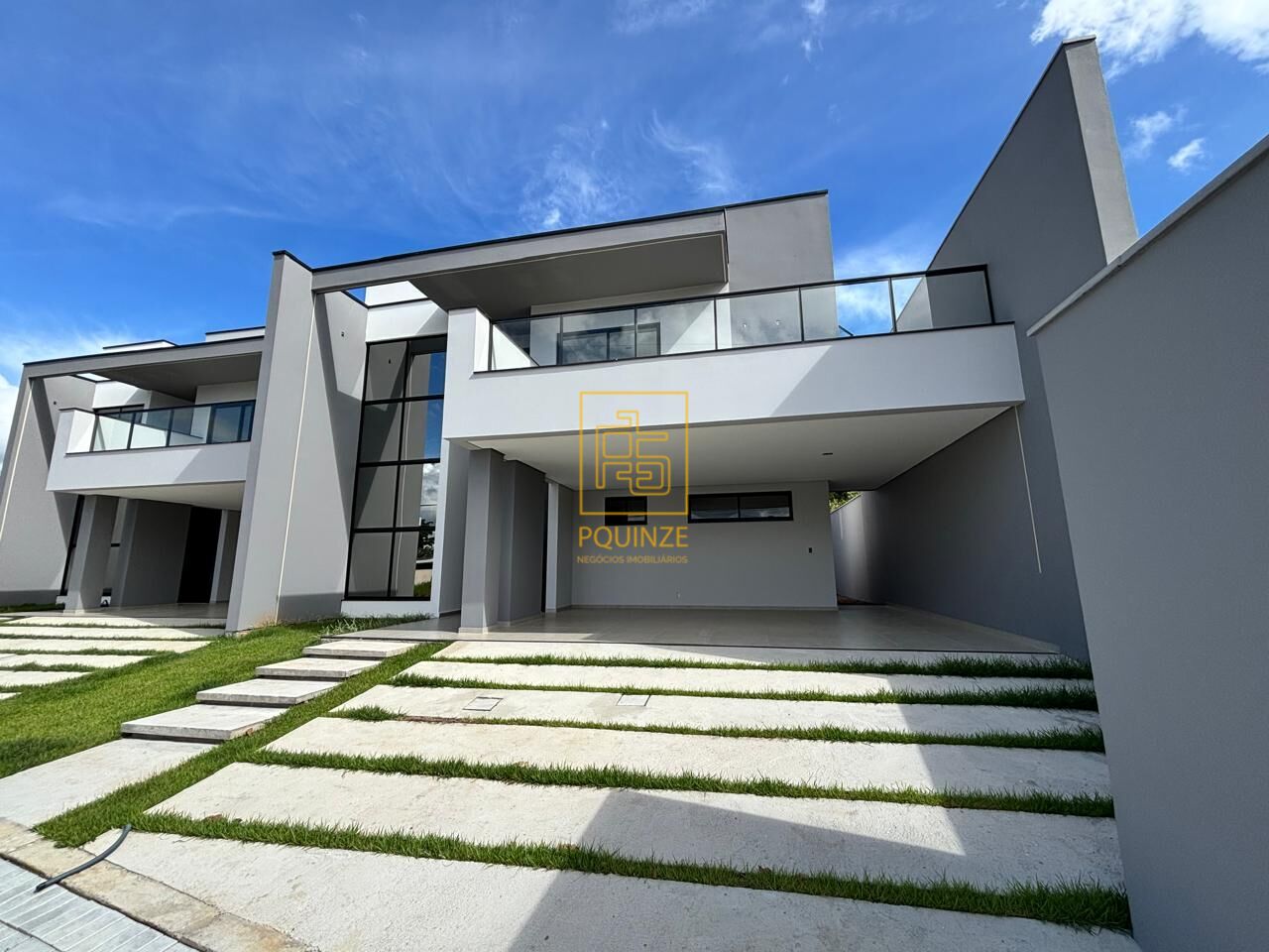 Sobrado com sacada, churrasqueira e Localização Ideal! - foto 1