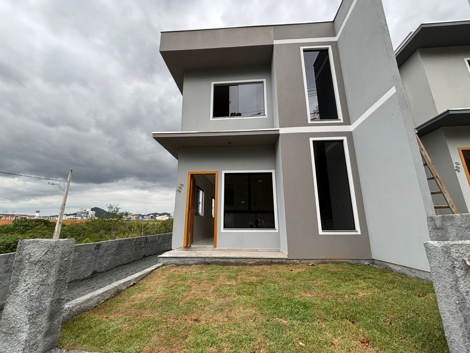 Sobrado com 2 Suítes e Amplo Terreno no Bairro Benedito, Indaial - foto 1