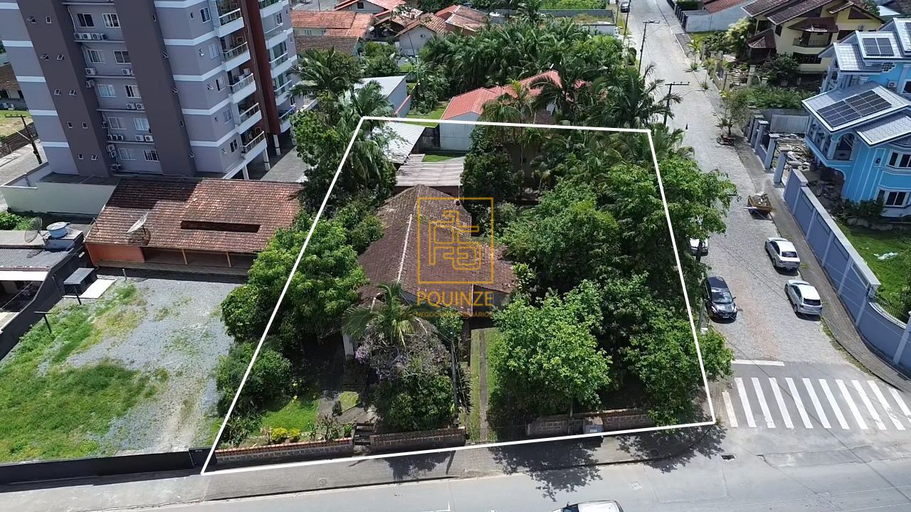 Terreno amplo com edificação em localização privilegiada - foto 1