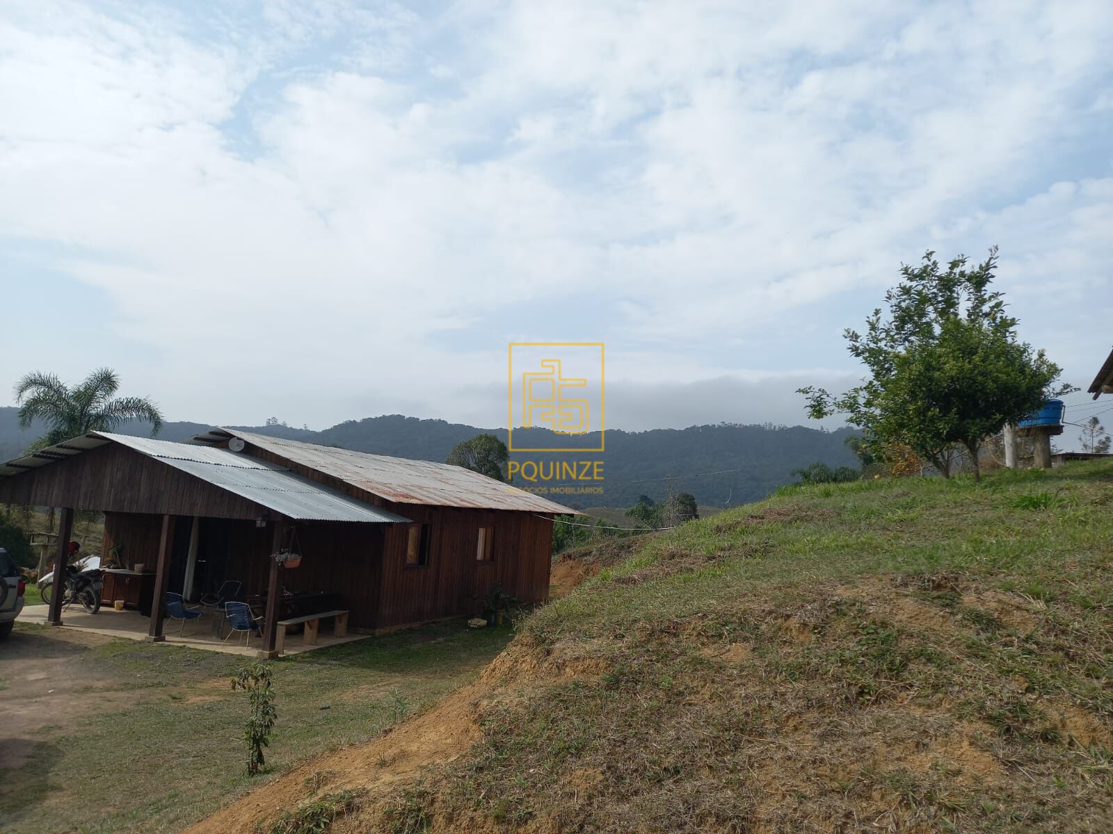 Encantador Terreno Rural com Casa e Lago em Rio dos Cedros - foto 1