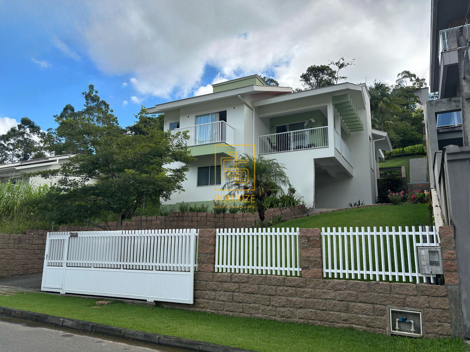 Linda Casa com piscina aquecida e área de festas no bairro Das Nações - foto 1