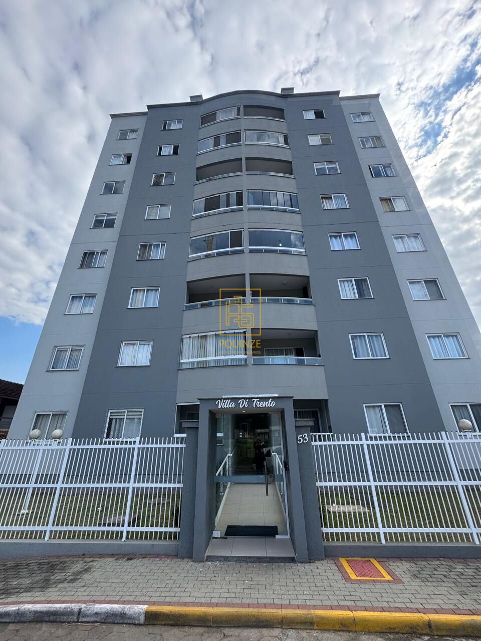 Apartamento semi mobiliado no centro de Rodeio - foto 1