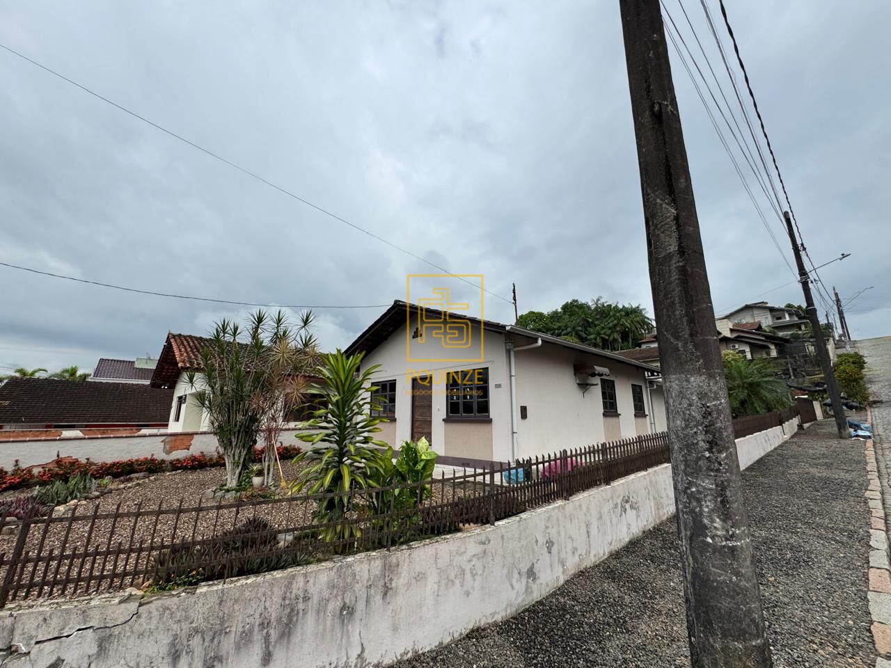 Casa ampla com excelente oportunidade de investimento no centro de Timbó - foto 1