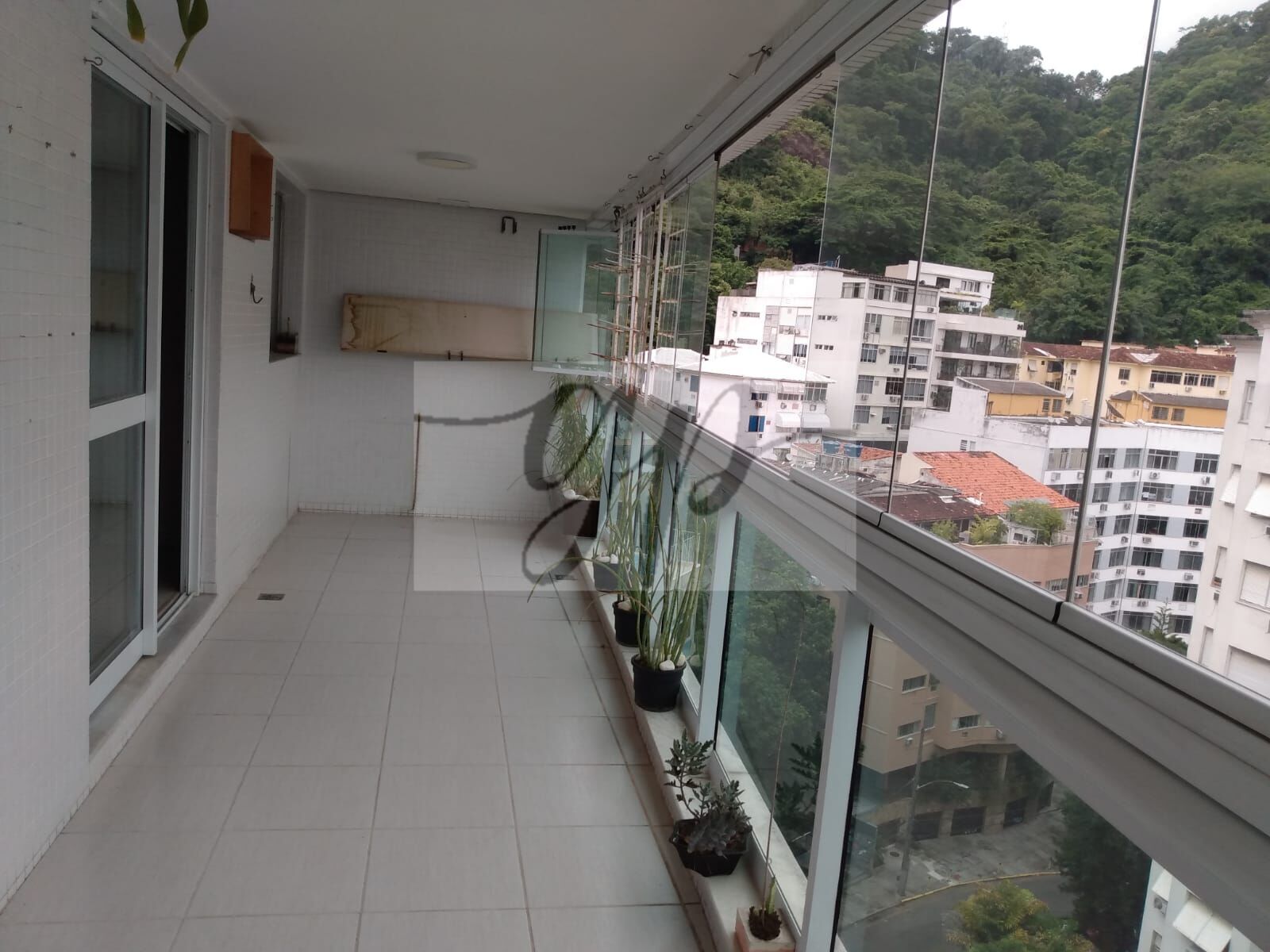 Apartamento à venda com 2 quartos, 76m² - Foto 2