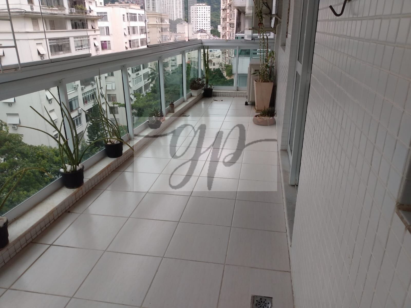 Apartamento à venda com 2 quartos, 76m² - Foto 1