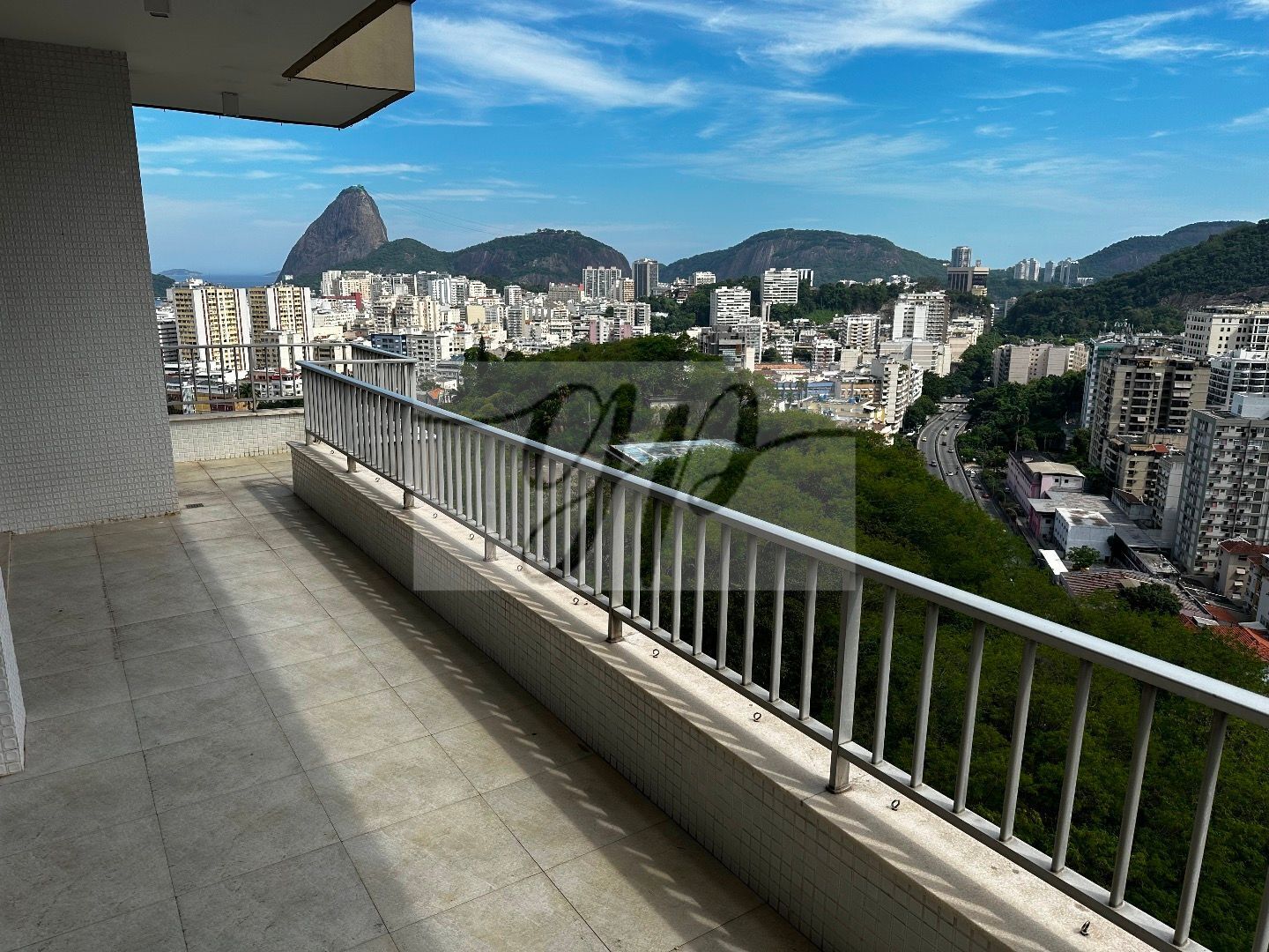 Apartamento para alugar com 3 quartos, 205m² - Foto 1