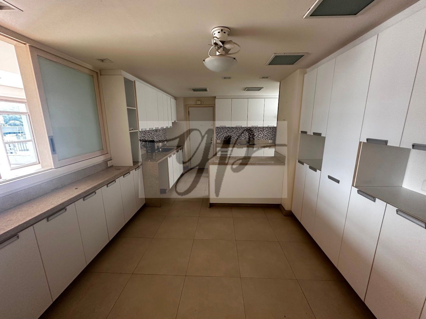 Apartamento para alugar com 3 quartos, 205m² - Foto 14