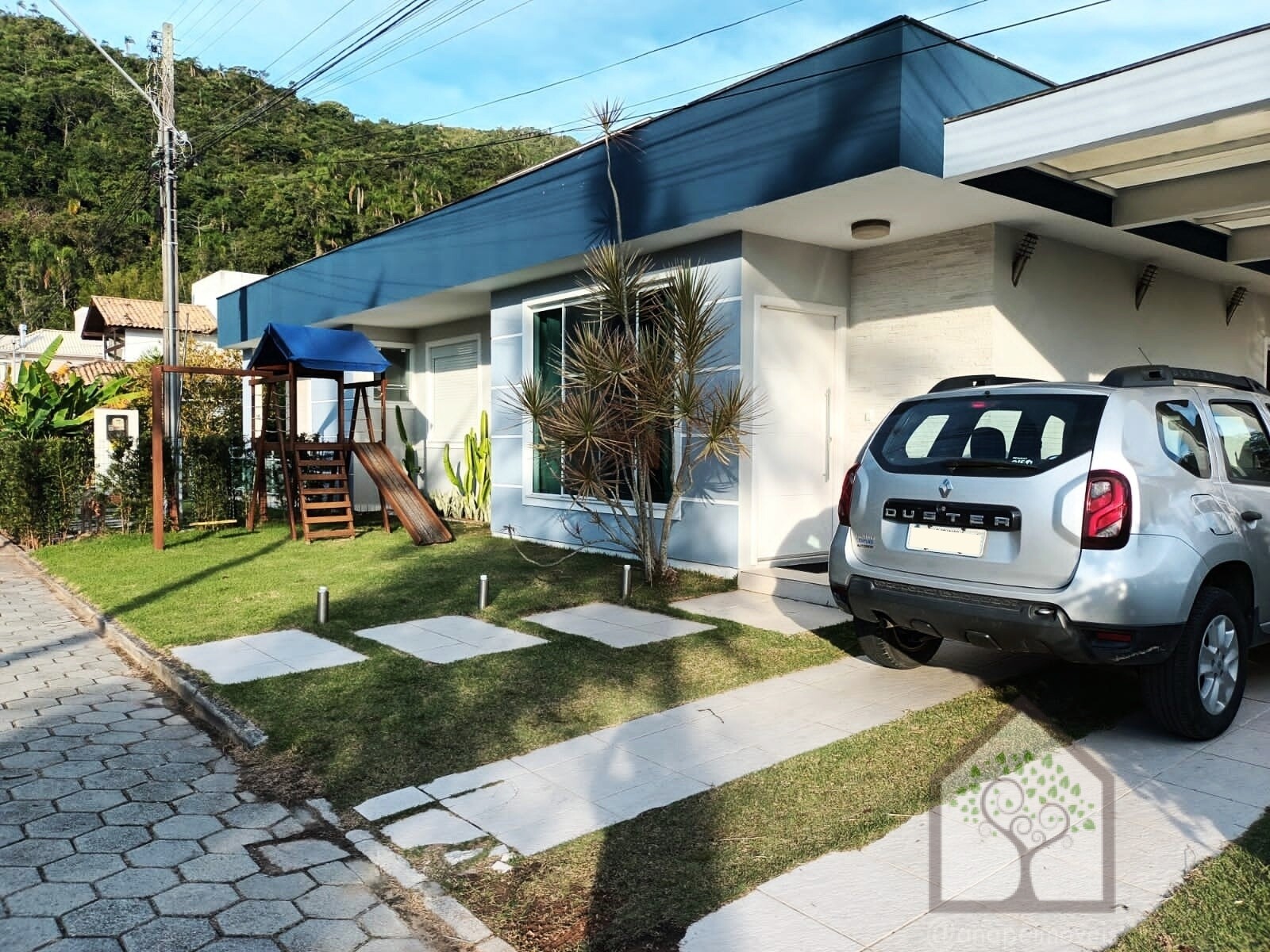 Casa de Condomínio à venda com 4 quartos, 224m² - Foto 1