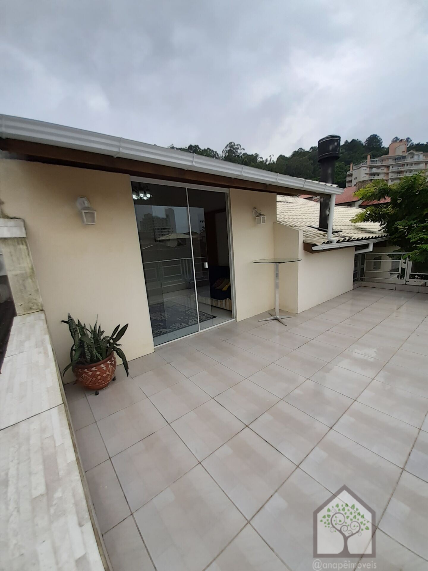 Casa à venda com 5 quartos, 200m² - Foto 9