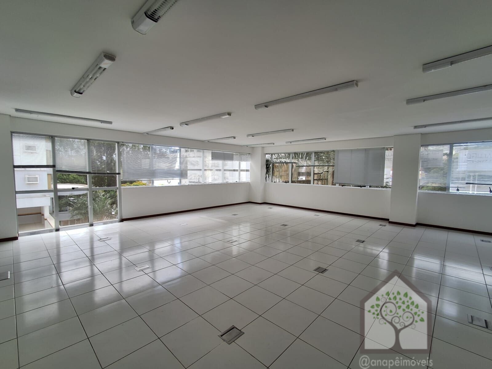 Conjunto Comercial-Sala à venda com 1 quarto, 81m² - Foto 4