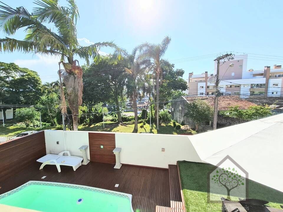 Casa à venda com 4 quartos, 220m² - Foto 3