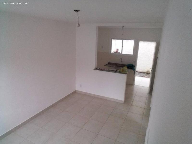 Casa à venda com 2 quartos, 65m² - Foto 12