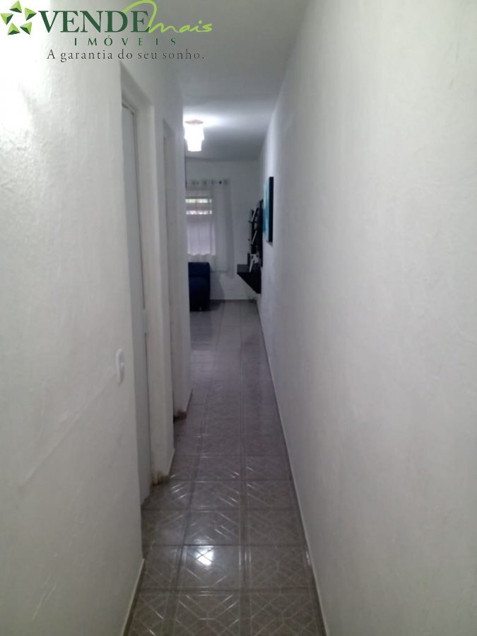 Casa à venda com 2 quartos, 60m² - Foto 2