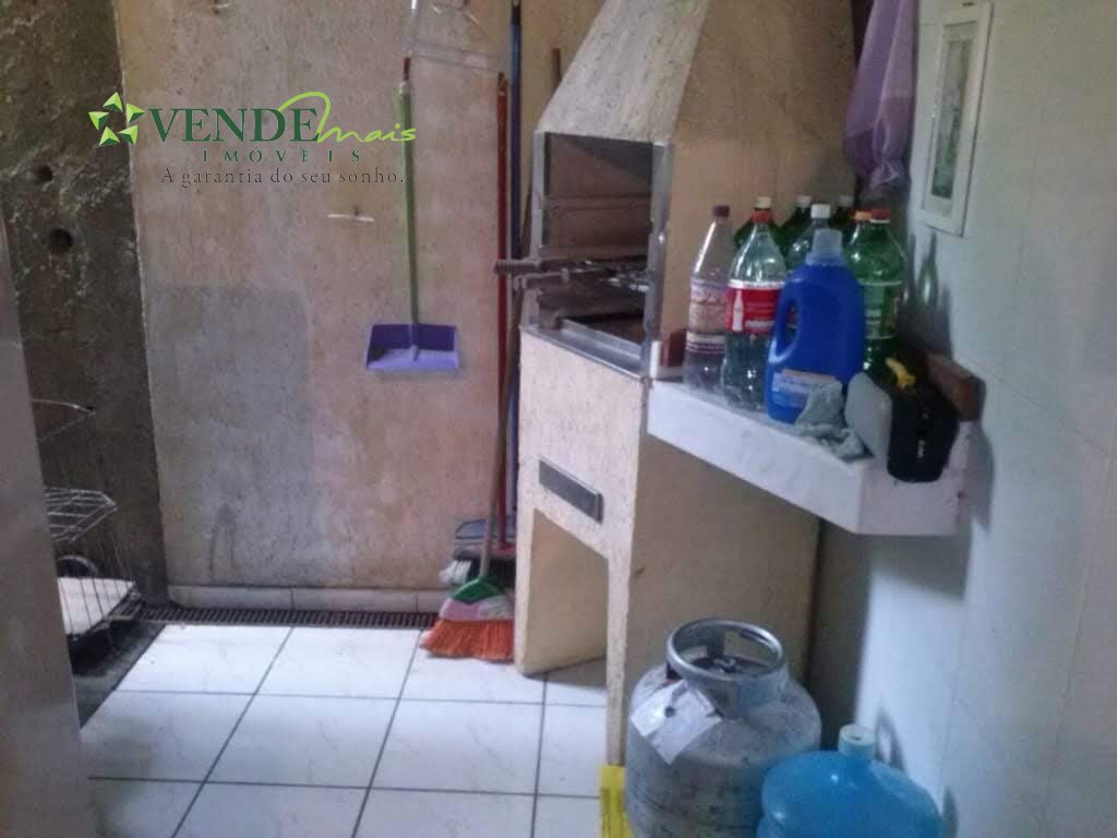 Casa à venda com 2 quartos, 80m² - Foto 8