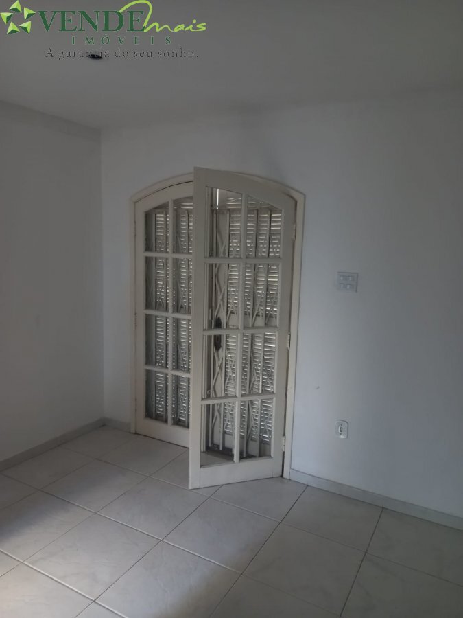 Casa à venda com 3 quartos, 100m² - Foto 5