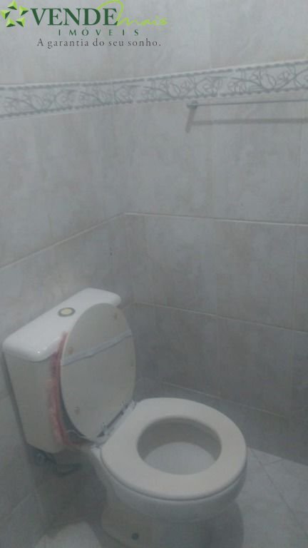 Casa à venda com 6 quartos, 200m² - Foto 37