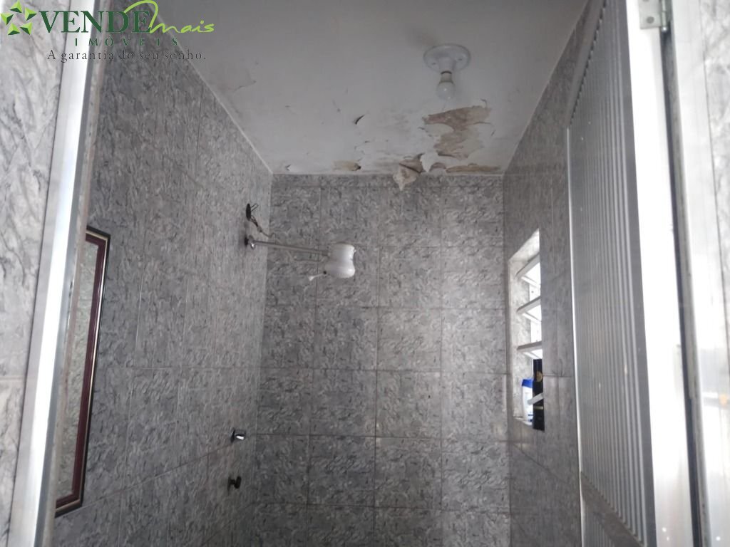 Casa à venda com 6 quartos, 200m² - Foto 27