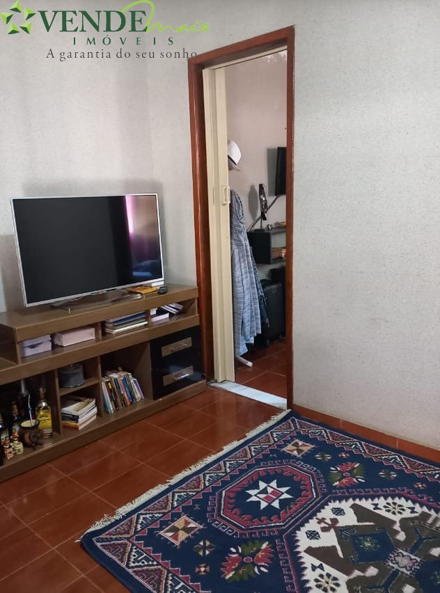 Casa à venda com 1 quarto, 200m² - Foto 3