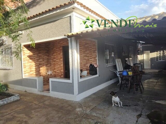 Casa à venda com 3 quartos, 80m² - Foto 1