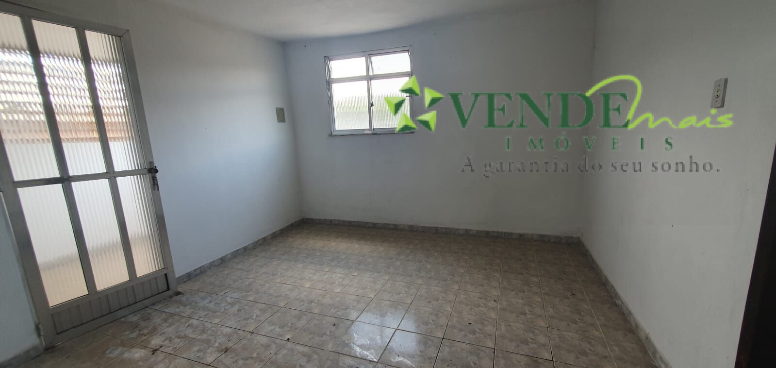 Casa à venda com 2 quartos, 60m² - Foto 4