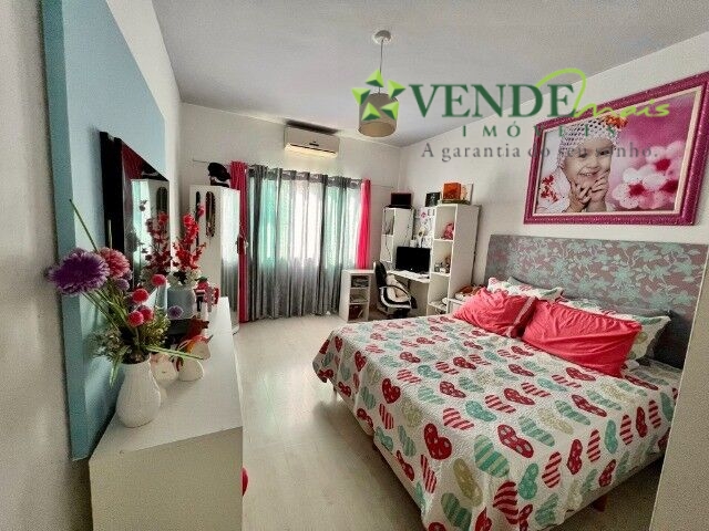 Casa à venda com 6 quartos, 240m² - Foto 14