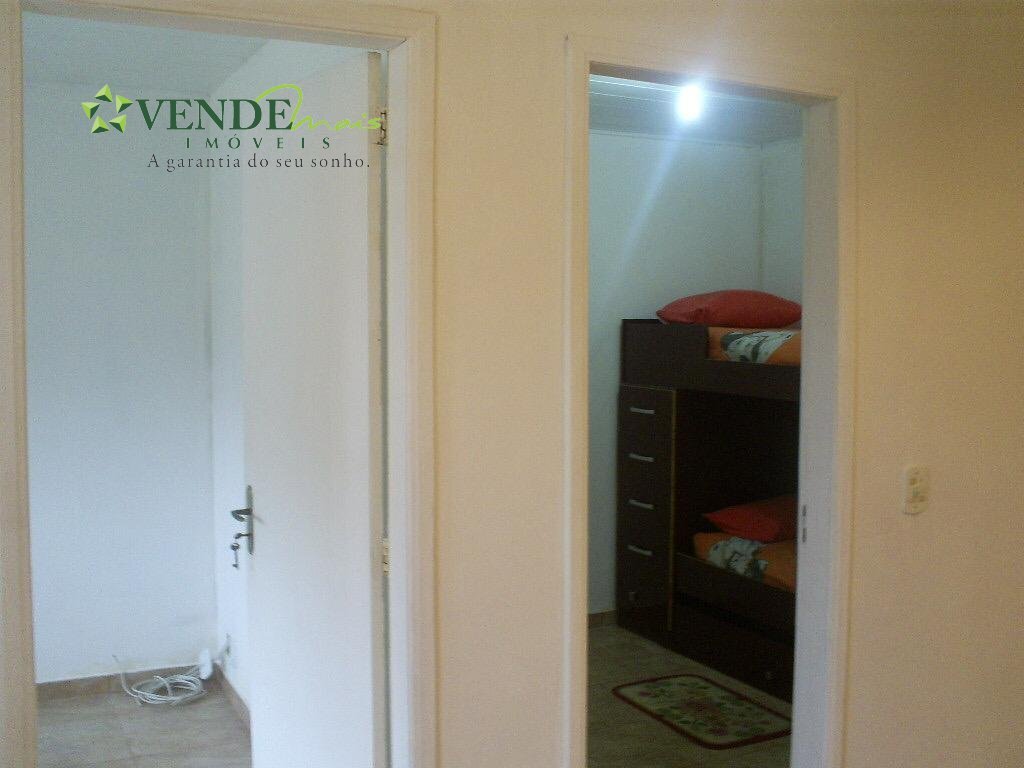 Casa à venda com 2 quartos, 60m² - Foto 4