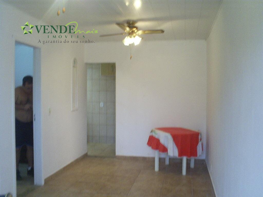 Casa à venda com 2 quartos, 60m² - Foto 2