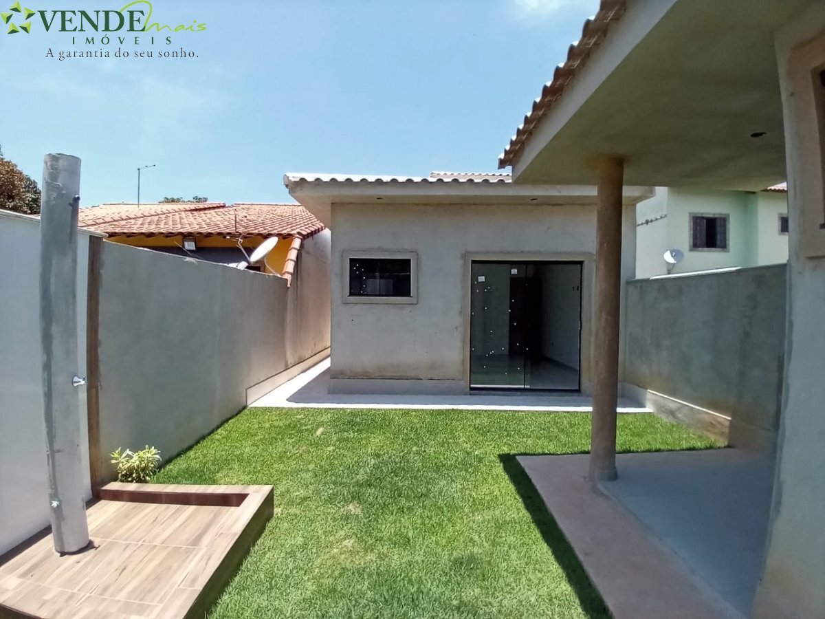 Casa à venda com 2 quartos, 77m² - Foto 1