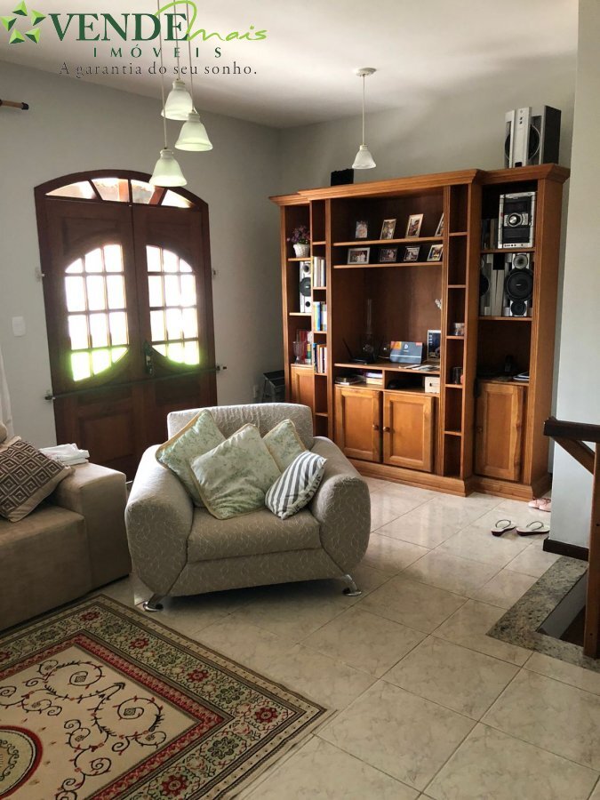 Casa à venda com 2 quartos, 120m² - Foto 2