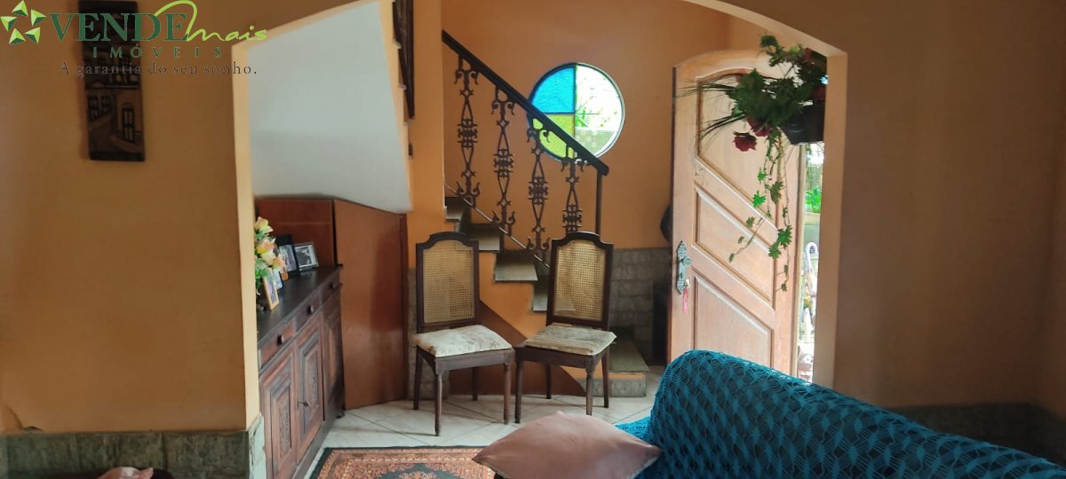 Casa à venda com 3 quartos, 96m² - Foto 1