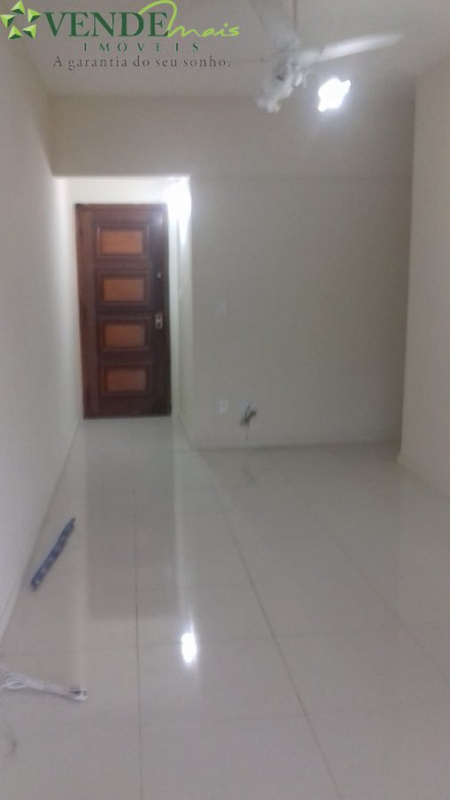 Apartamento à venda com 2 quartos, 70m² - Foto 1