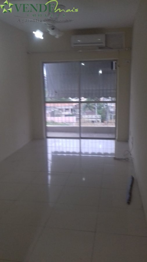 Apartamento à venda com 2 quartos, 70m² - Foto 2