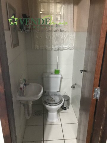 Casa à venda com 2 quartos, 70m² - Foto 6