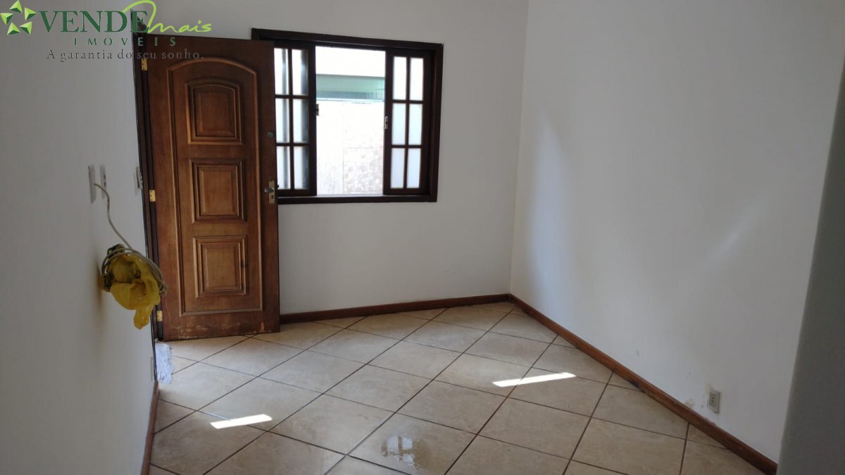 Casa à venda com 2 quartos, 60m² - Foto 3