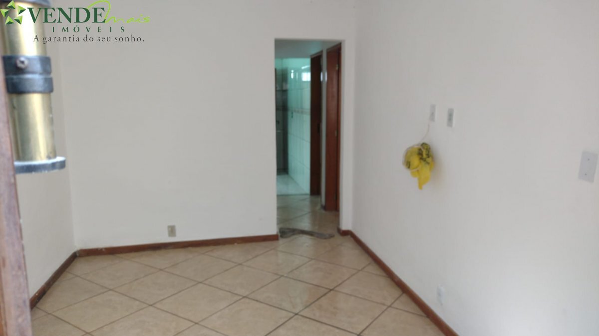 Casa à venda com 2 quartos, 60m² - Foto 4