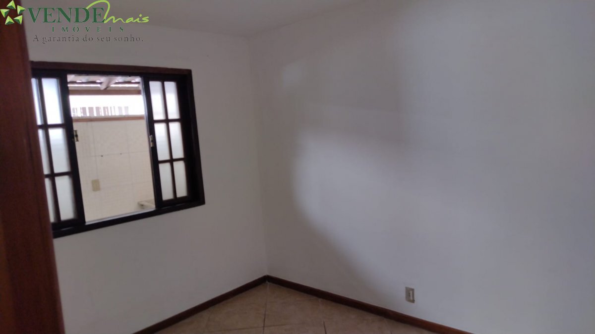 Casa à venda com 2 quartos, 60m² - Foto 5