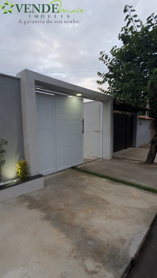 Casa à venda com 3 quartos, 100m² - Foto 1