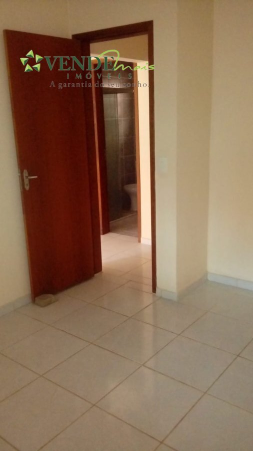 Casa à venda com 2 quartos, 70m² - Foto 4