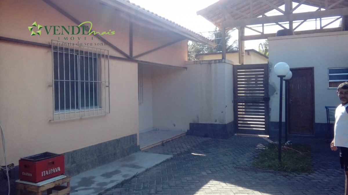 Casa à venda com 2 quartos, 70m² - Foto 2