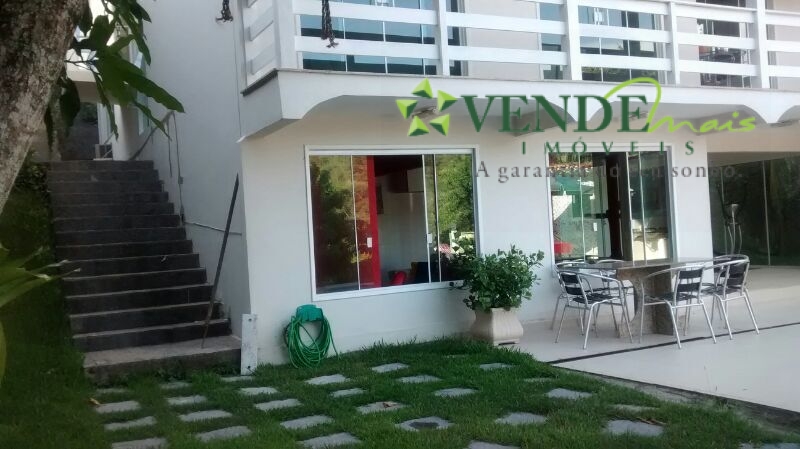 Casa à venda com 6 quartos, 277m² - Foto 4