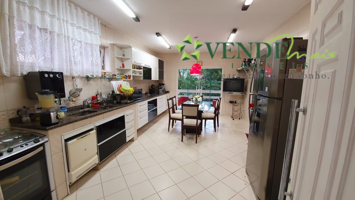 Casa à venda com 6 quartos, 277m² - Foto 11