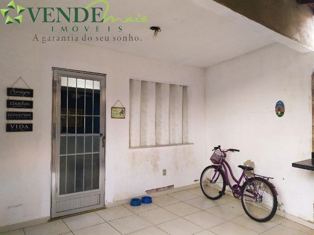 Casa à venda com 3 quartos, 120m² - Foto 1