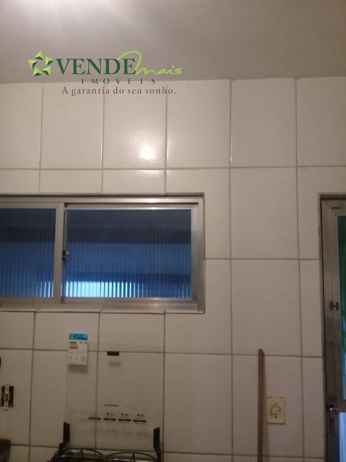 Casa à venda com 2 quartos, 60m² - Foto 11