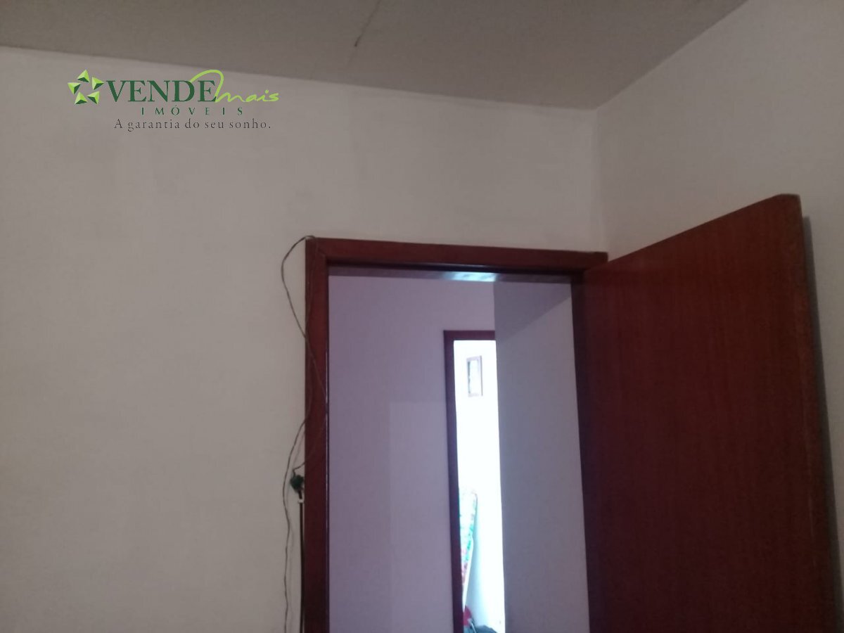 Casa à venda com 2 quartos, 60m² - Foto 10