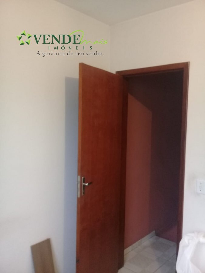 Casa à venda com 2 quartos, 60m² - Foto 4